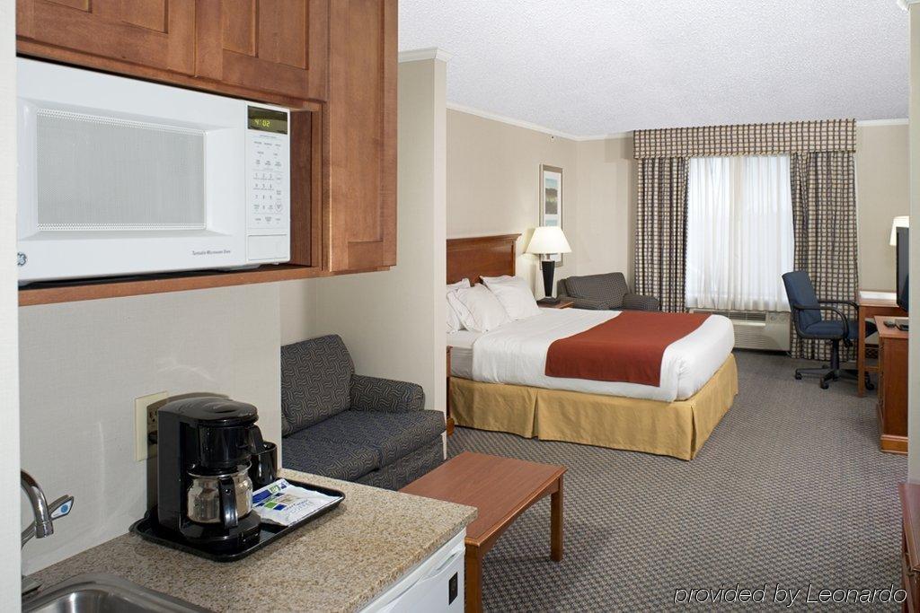 Express & East Greenbush Albany-skyline An Ihg 3* Rensselaer