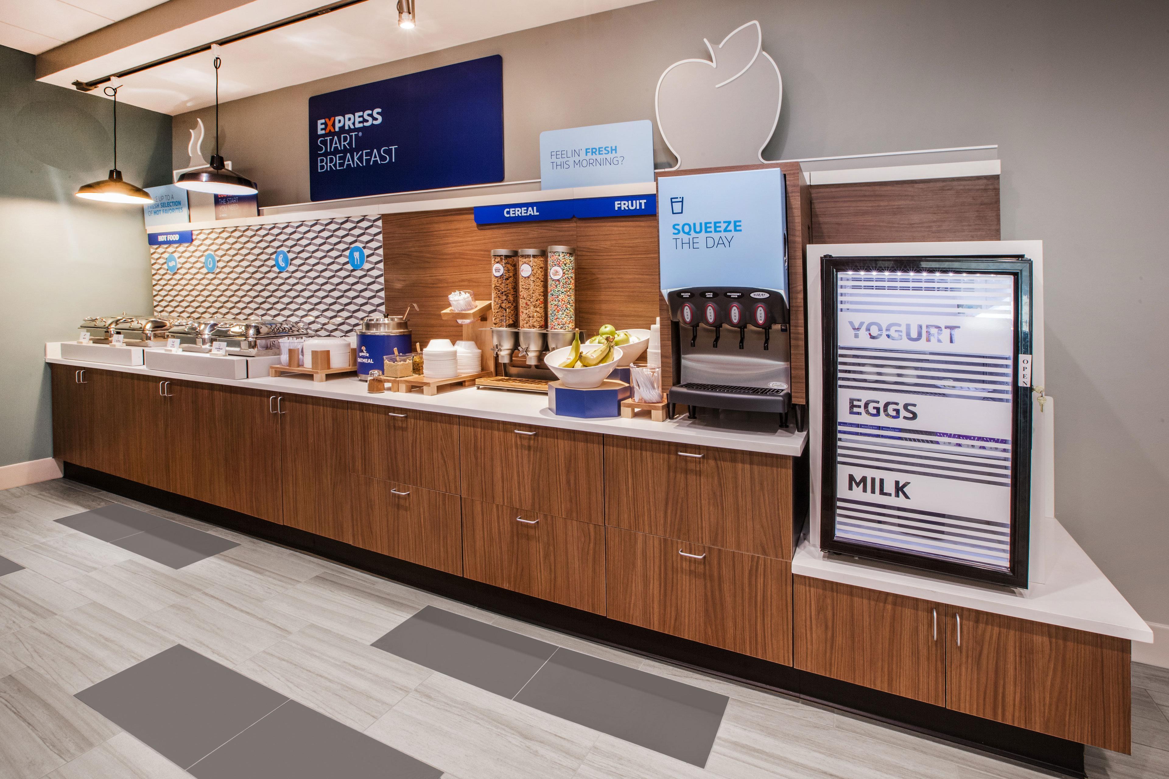 Hotel Express & East Greenbush Albany-skyline An Ihg 3*