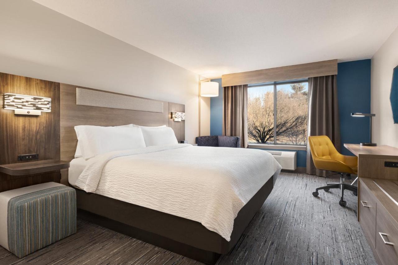 Hotel Express & East Greenbush Albany-skyline An Ihg