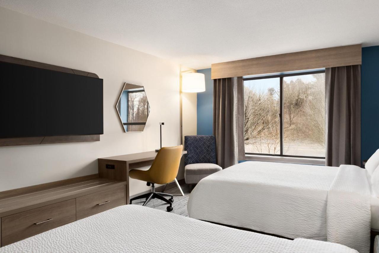 Express & East Greenbush Albany-skyline An Ihg 3*