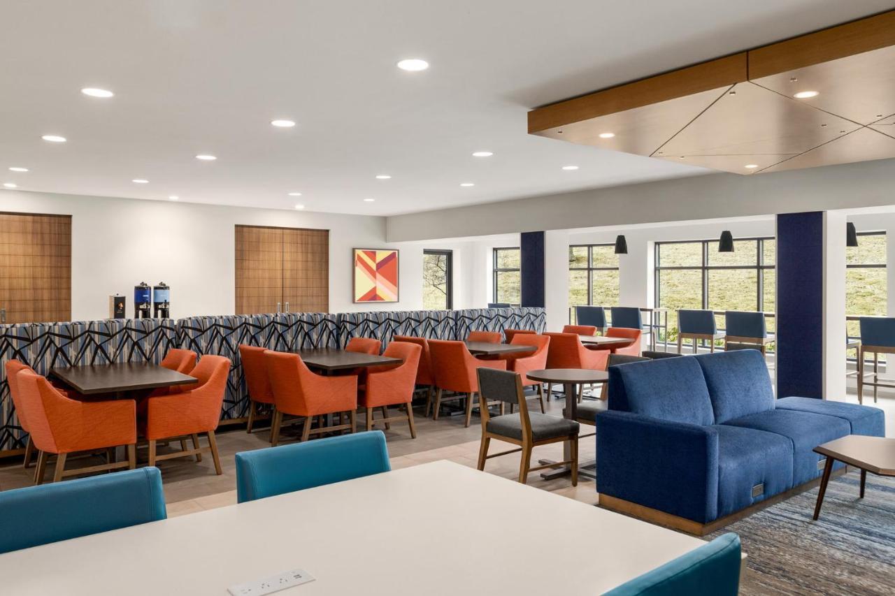 Express & East Greenbush Albany-skyline An Ihg 3*