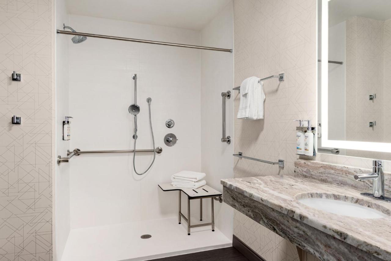 Express & East Greenbush Albany-skyline An Ihg 3*