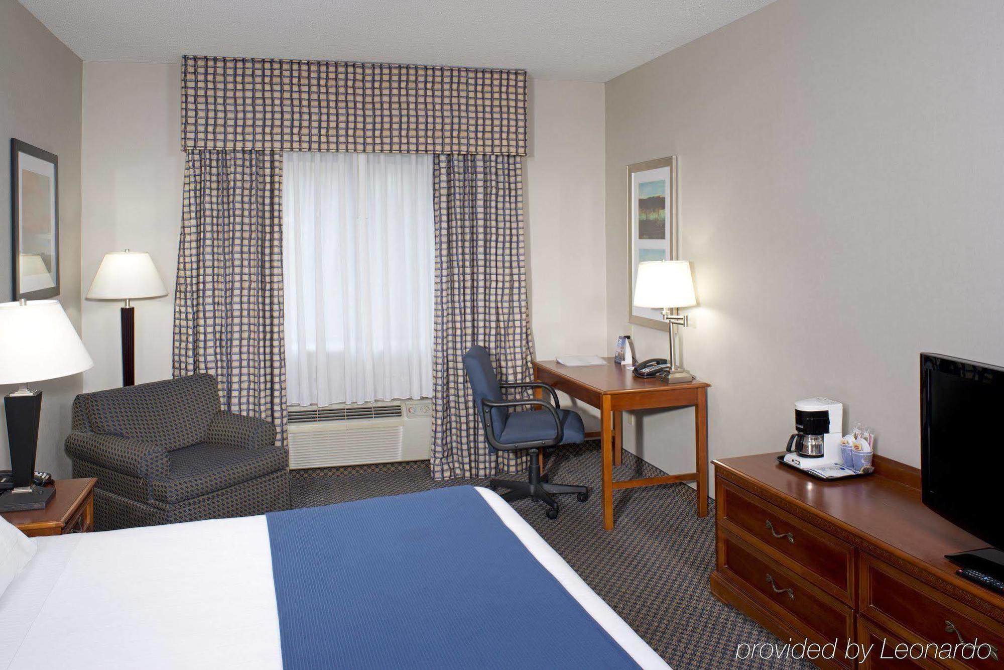 Hotel Express & East Greenbush Albany-skyline An Ihg 3*