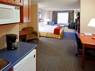 Express & East Greenbush Albany-skyline An Ihg